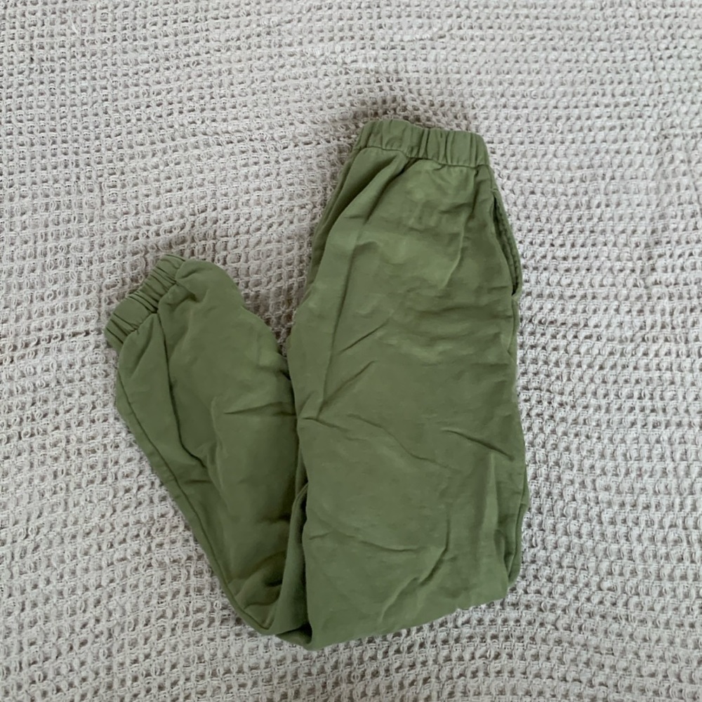 Brandy Melvilles cuffed sweatpants
